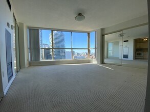 Building Photo - 1055 Bay St.
