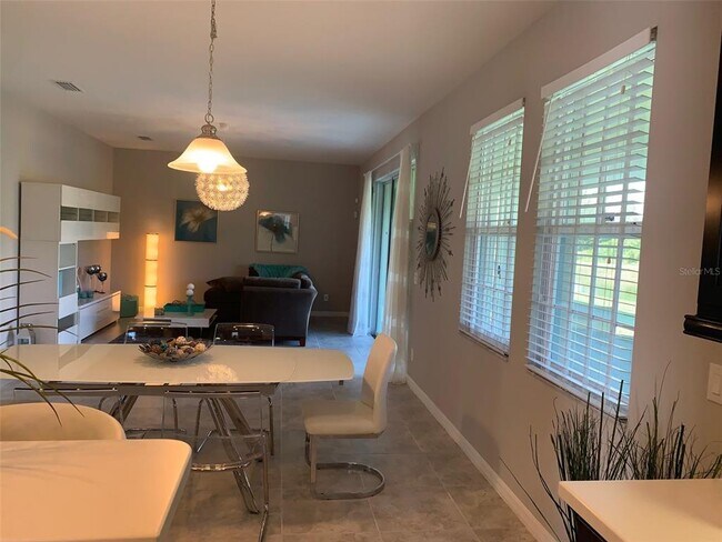 Foto del edificio - 4845 Maple Park St