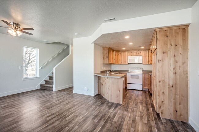 Foto del edificio - 832-834 Lennox St