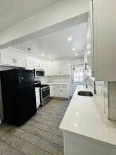 Building Photo - 4 Villus Ave