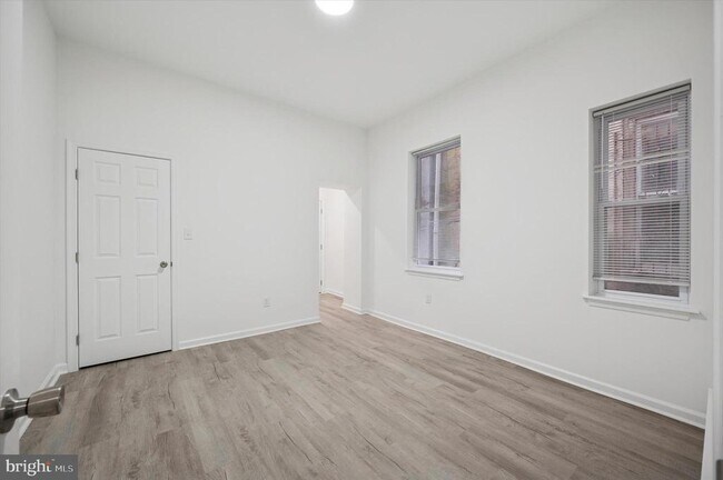 Building Photo - 1418 W Erie Ave