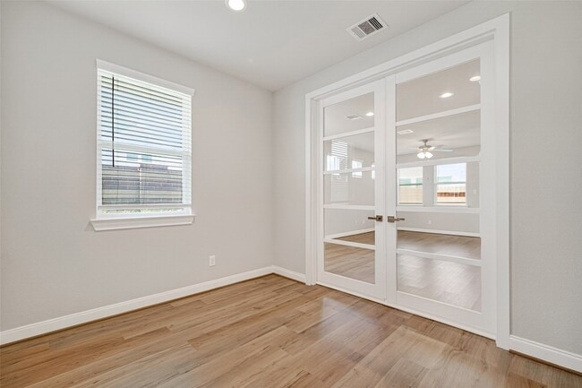 Building Photo - 3103 Little Gem Ln
