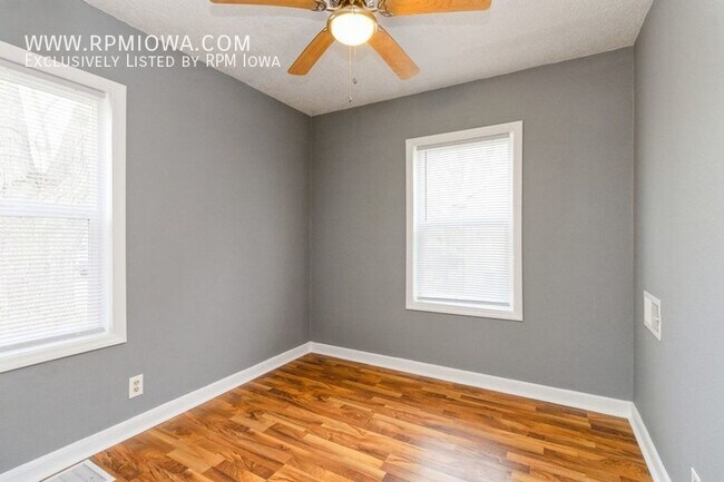 Building Photo - STAINLESS STEEL APPLIANCES! 2 Bedroom, 1 B...