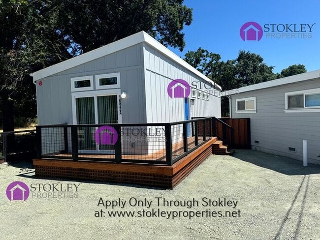 Building Photo - Stokley Properties Presents 1692A Oak Park...