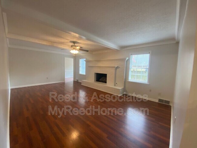 Foto del edificio - 8403 Pine Valley Ln