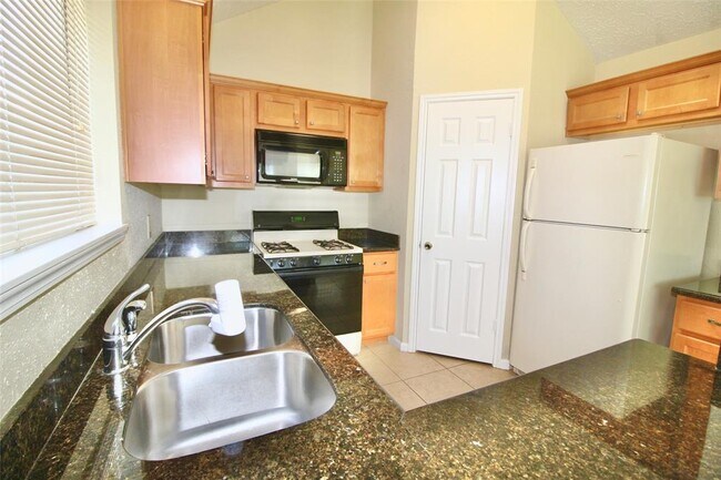 Foto del edificio - 3426 Lakeland Gardens Dr