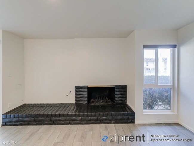 Foto del edificio - 3 br, 2.5 bath Townhome - 5301 Demaret Ave...