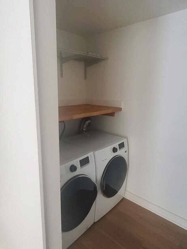 Foto del edificio - Modern 1 Bed Condo near Microsoft