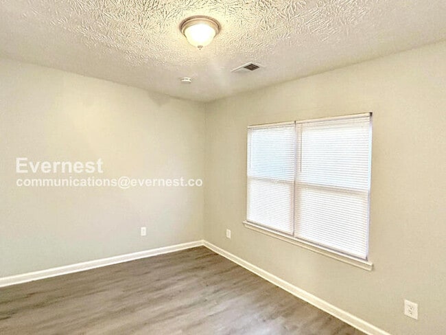 Building Photo - 5772-5773 3 Lakes Dr