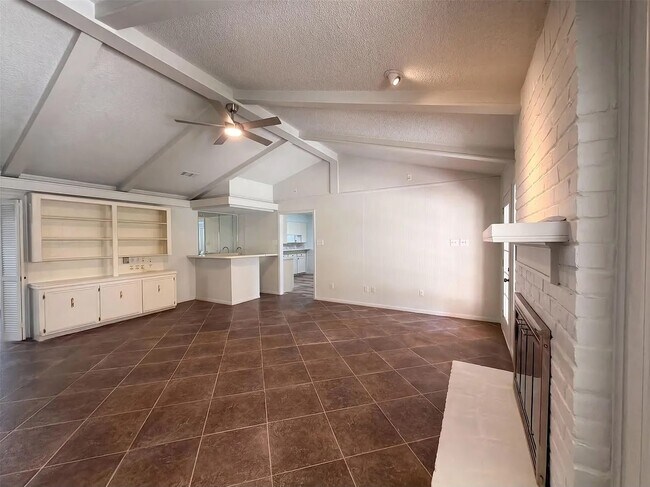 Foto del edificio - 4042 Greenbriar Dr