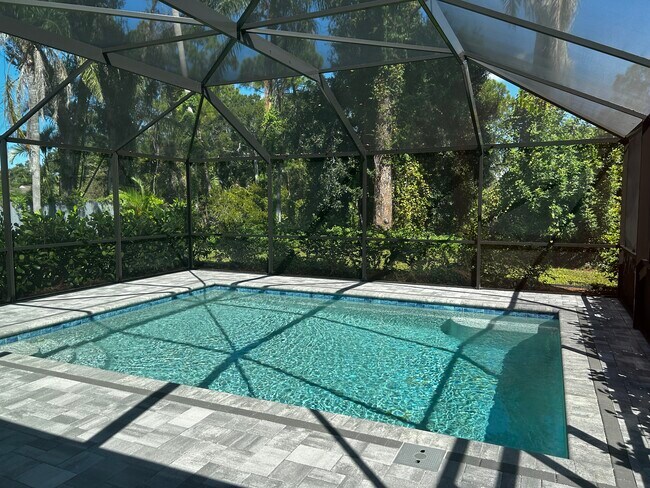 Foto del edificio - 3024 Woodpine Cir