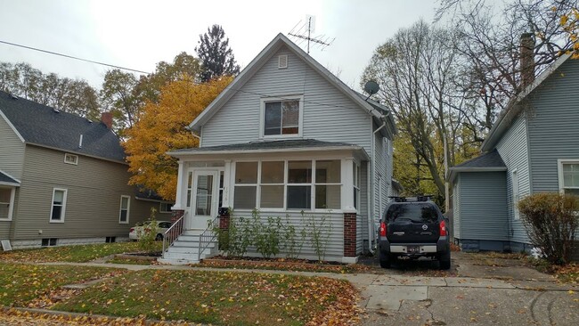 Foto del edificio - 1016 Morrison Ave