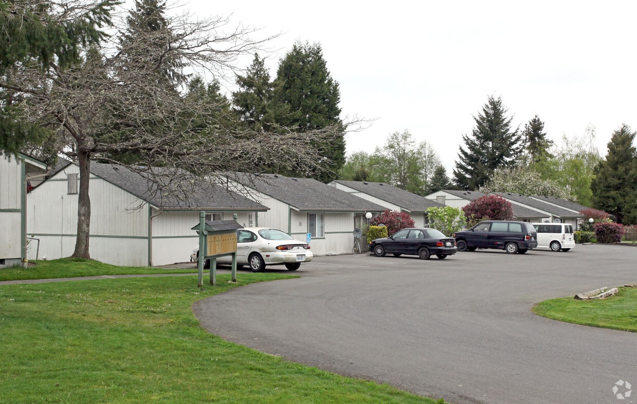 Primary Photo - Viewmont East Apartments