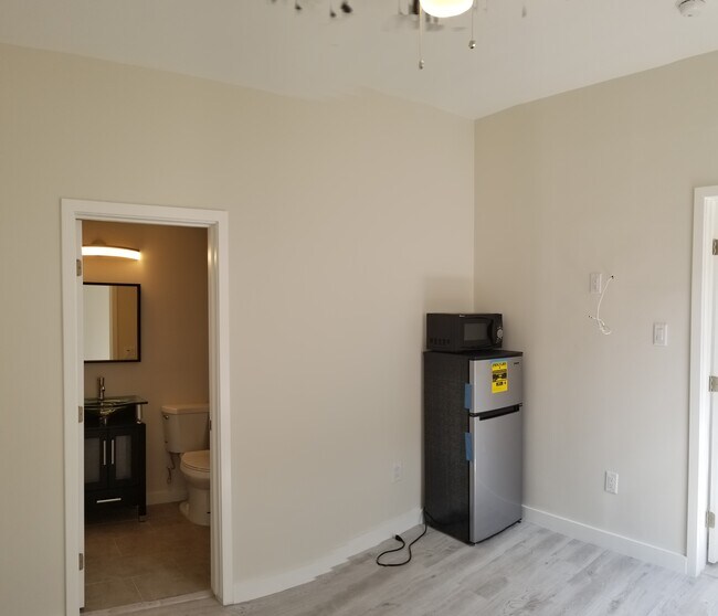 Foto del edificio - 731 E 32nd St