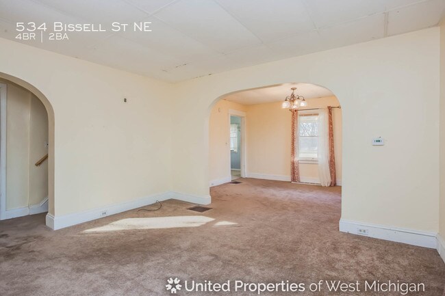 Building Photo - 534 Bissell St NE