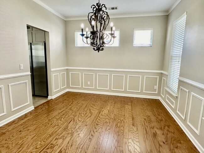 Building Photo - Charleston Style Family Home in Parkside!