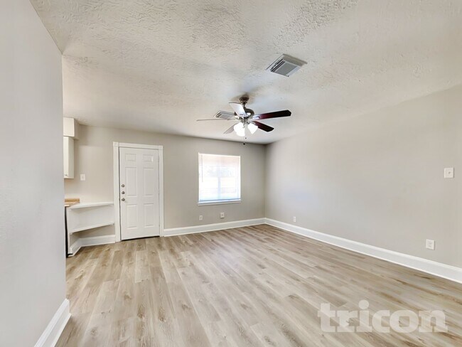 Foto del edificio - 4427 Oakside Dr