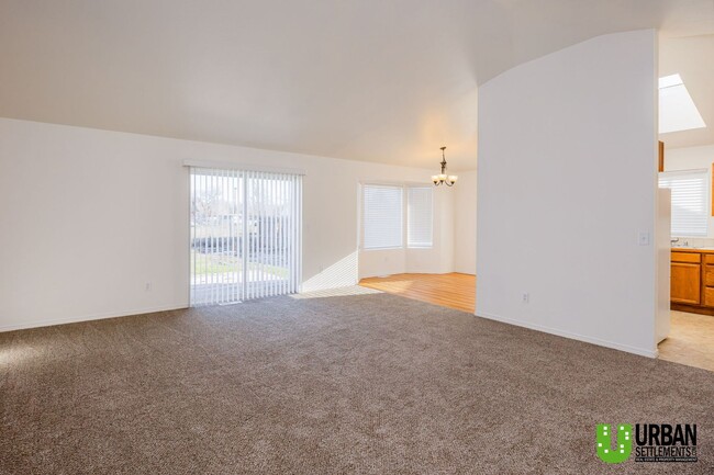 Building Photo - Spacious One Level Rancher in Spokane Vall...