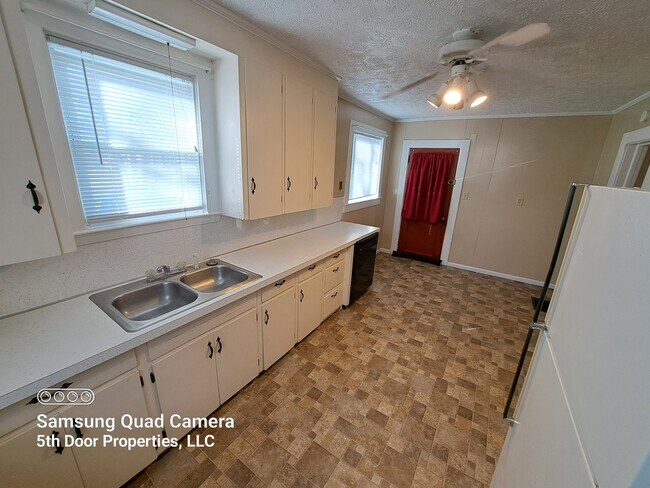 Foto del edificio - 213 North Nickel Plate Street