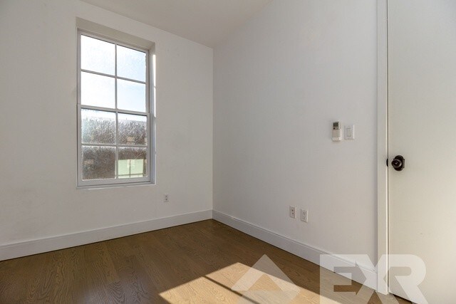 Primary Photo - 531 Knickerbocker Ave