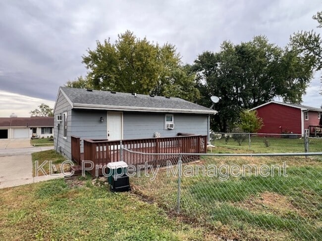 Building Photo - 1411 Hyvue St