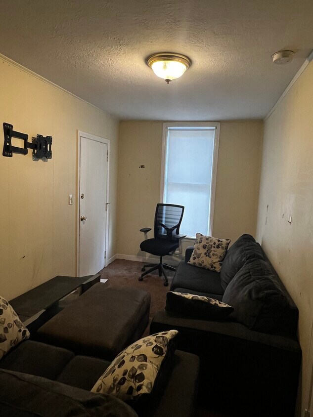 Primary Photo - 224 Center St