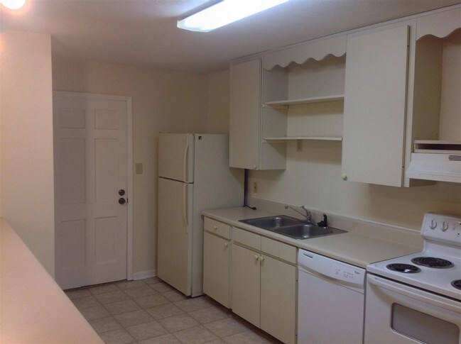 Building Photo - 2203 W Pensacola St
