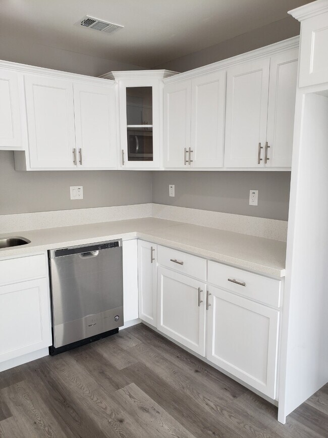 Foto del edificio - 12308 Valley View Ave