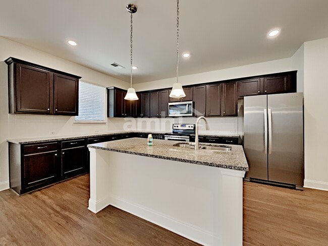 Building Photo - 144 Lindridge Dr