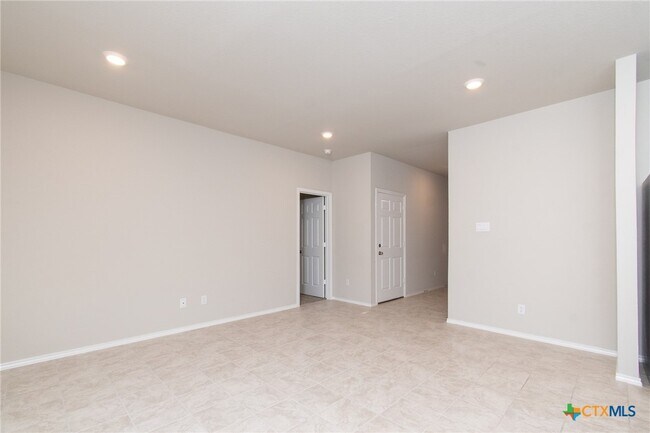 Building Photo - 1307 Iron Horse Dr