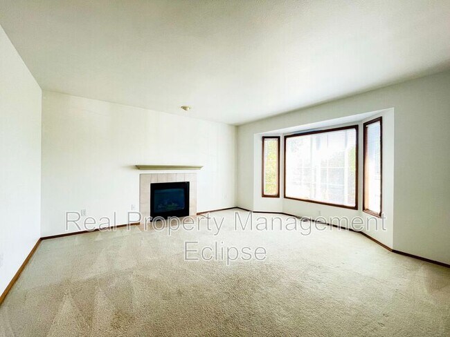 Foto del edificio - 3022 Russell Way
