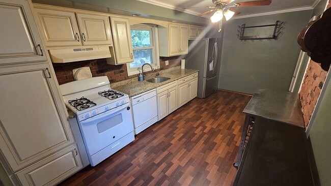 Building Photo - 746 Cinnaminson St