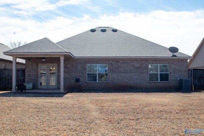 Building Photo - 213 Balota St