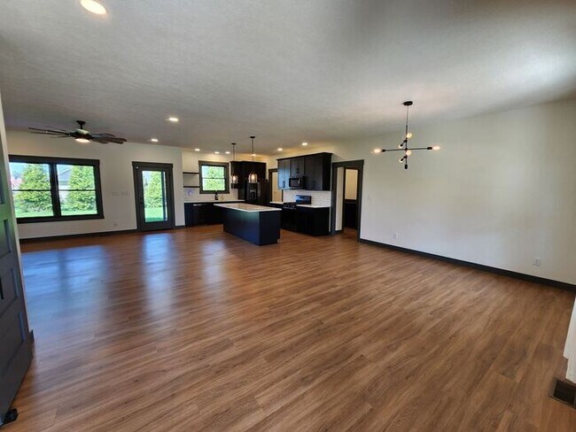 Foto del edificio - This beautifully designed open-concept hom...