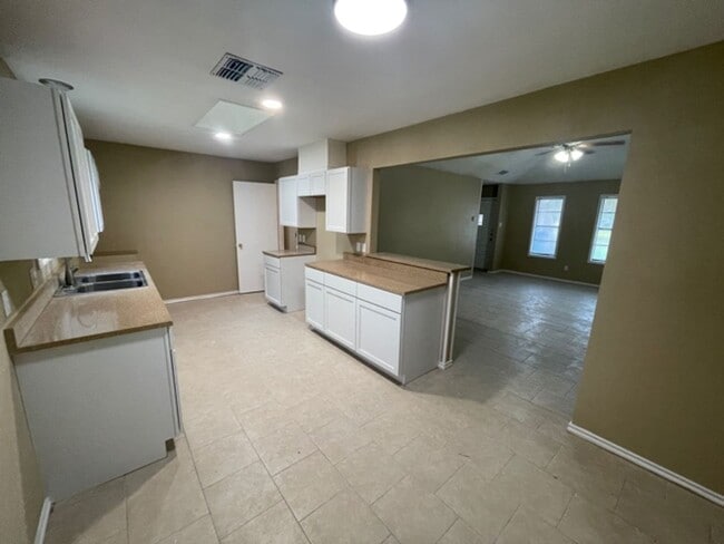 Building Photo - 5322 Inverness Dr