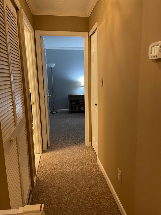 Pasillo al dormitorio - 2751 Pennsylvania Ave