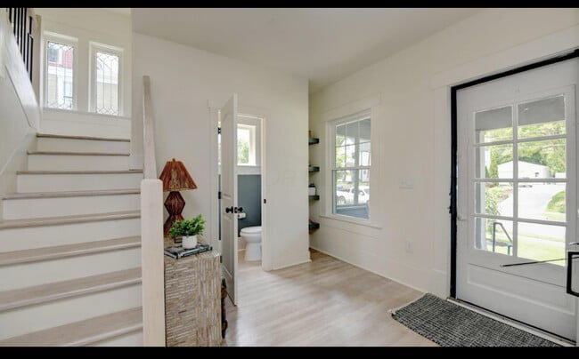 Building Photo - 103 Oak Hill Ave