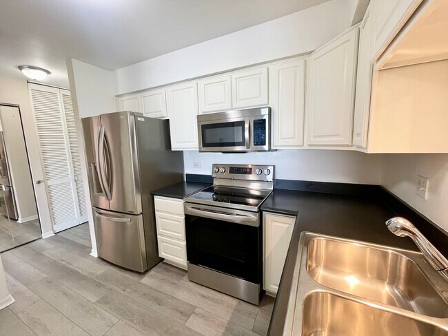 Foto del edificio - 725 W Huntington Commons Rd