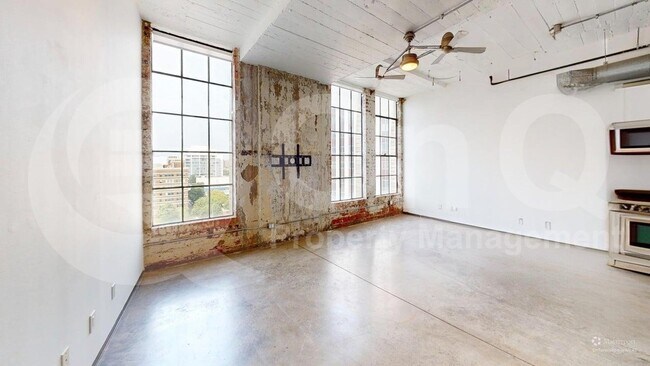 Building Photo - 1122 Jackson St