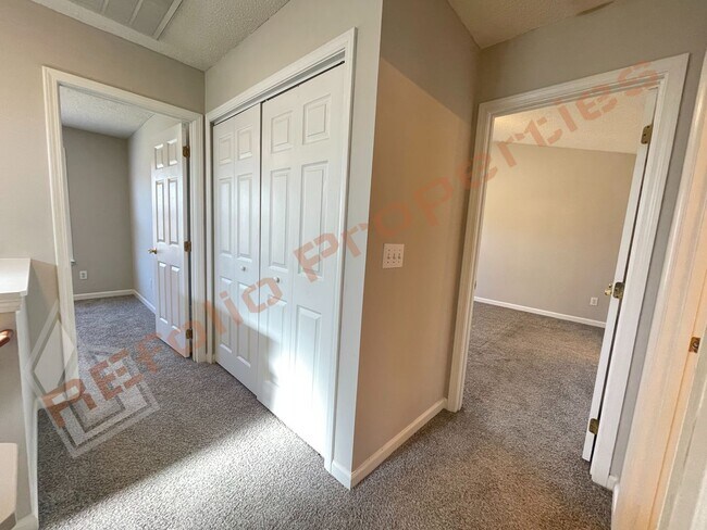 Foto del edificio - Charming 3-Bedroom Cul-de-Sac Home with Sc...