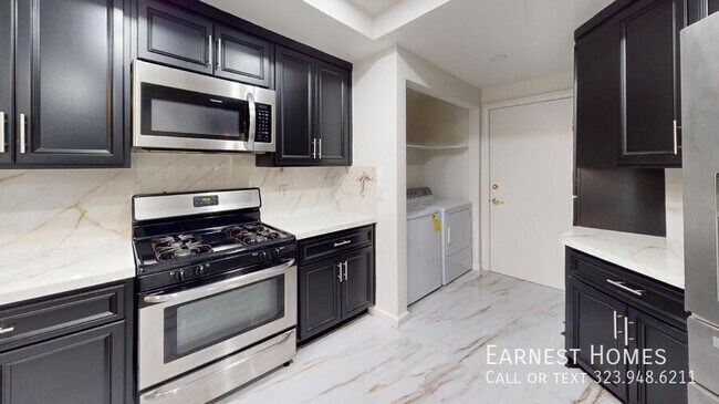 Foto del edificio - 6628 N Clybourn Ave