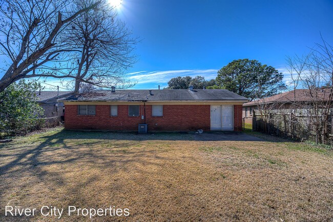 Building Photo - 3 br, 1.5 bath House - 502 SENECA TRAIL - 502