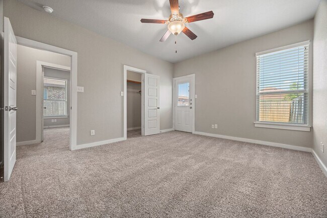 Building Photo - 577 Creekside Frst