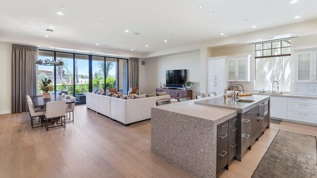 Foto del edificio - Rates Vary: $12,495 - $19,995