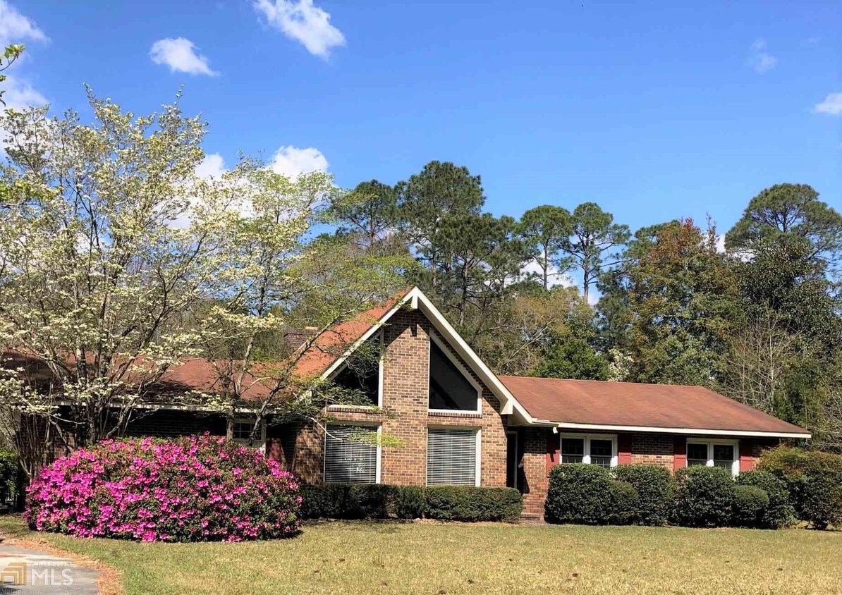 Primary Photo - 59 Golf Club Cir