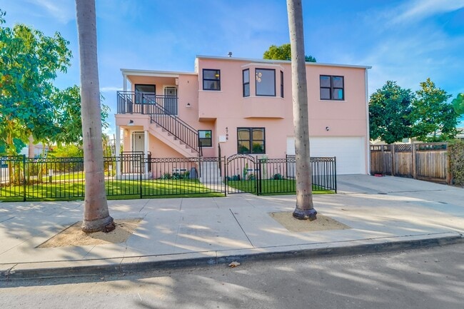 Building Photo - 4706 Vista St