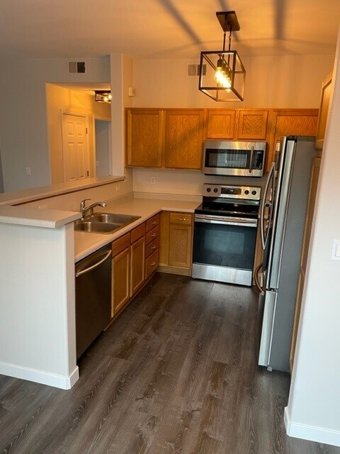 Primary Photo - 8500 E Jefferson Ave