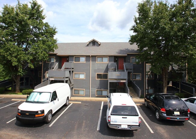 Building Photo - 1400 Pine Valley Dr