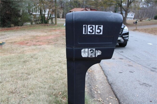 Building Photo - 135 Omega Dr