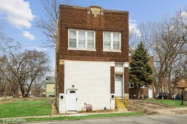 Building Photo - 522 W 81st St